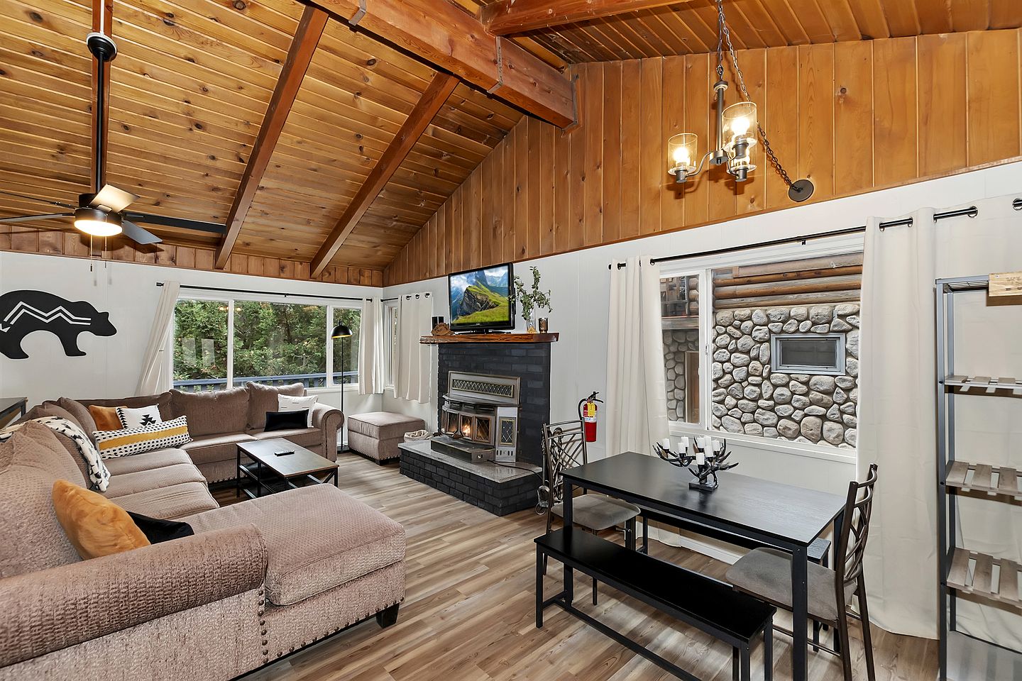 Outstanding Cabin Nestled Amidst Trees and Barbecue Provided in Big Bear Lake, California