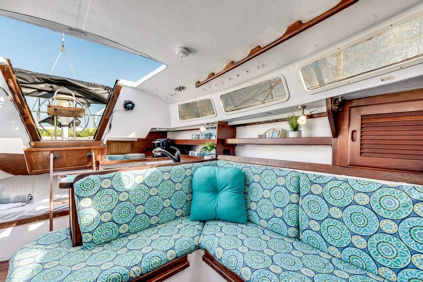 Comfy Chic Boat with Gorgeous Sunset and Water Views in Florida
