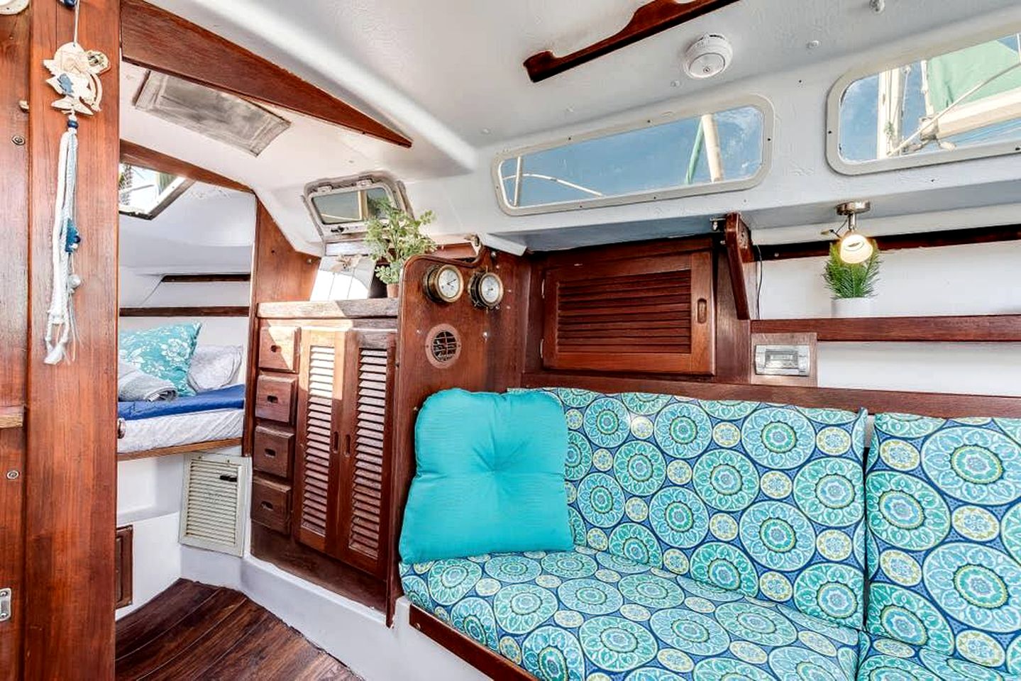 Comfy Chic Boat with Gorgeous Sunset and Water Views in Florida