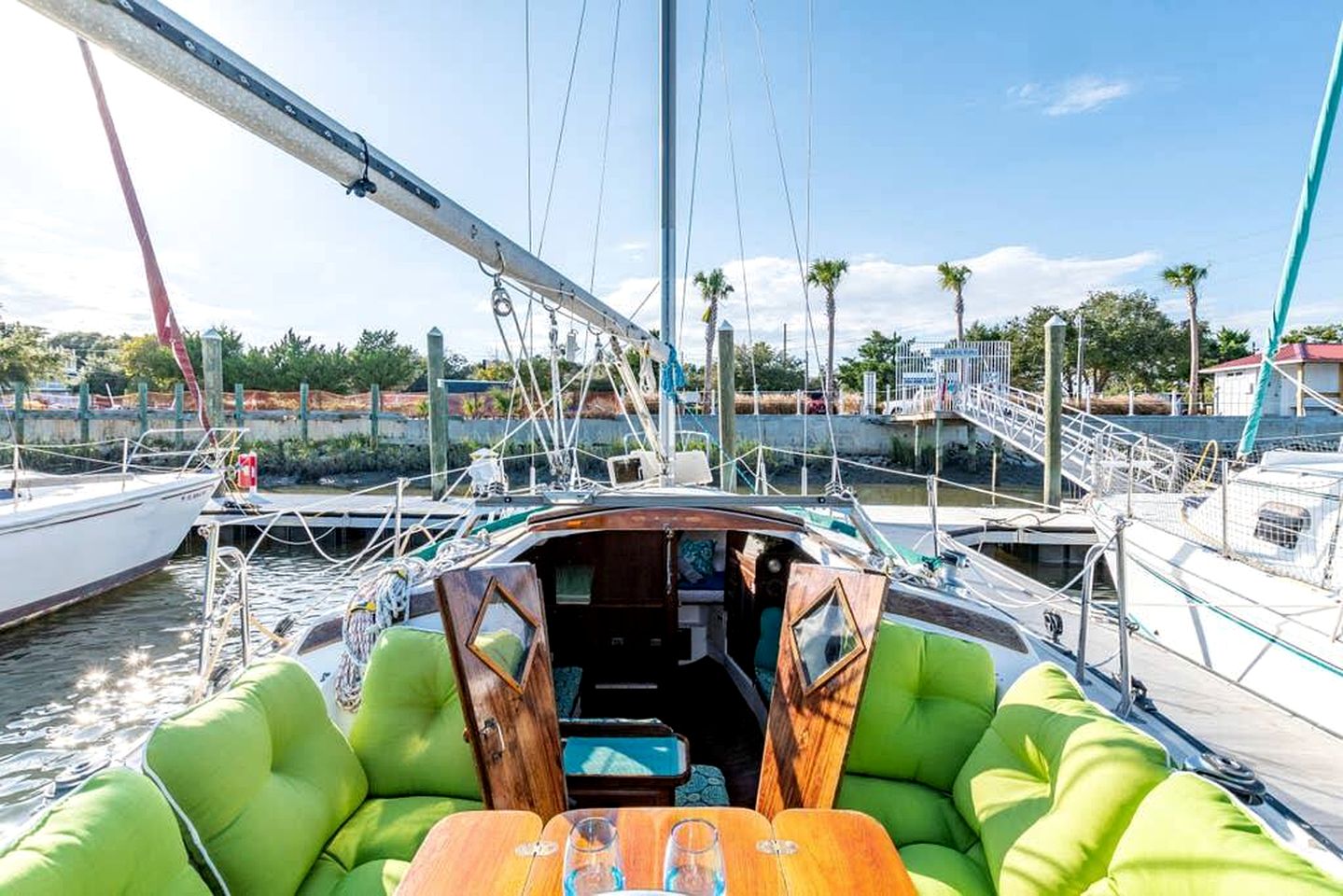 Comfy Chic Boat with Gorgeous Sunset and Water Views in Florida
