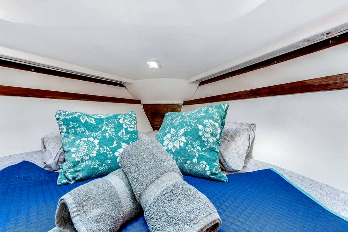 Comfy Chic Boat with Gorgeous Sunset and Water Views in Florida