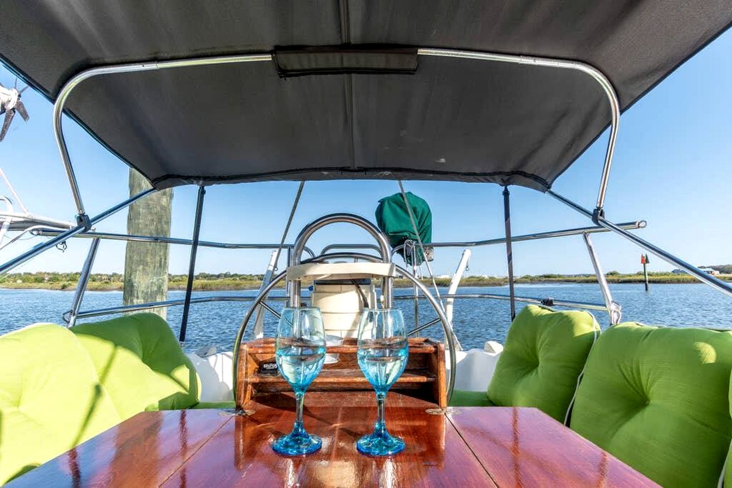 Comfy Chic Boat with Gorgeous Sunset and Water Views in Florida