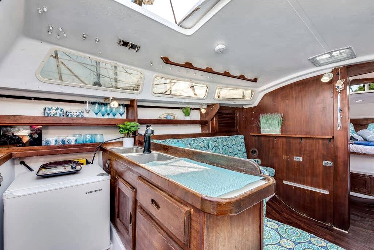 Comfy Chic Boat with Gorgeous Sunset and Water Views in Florida