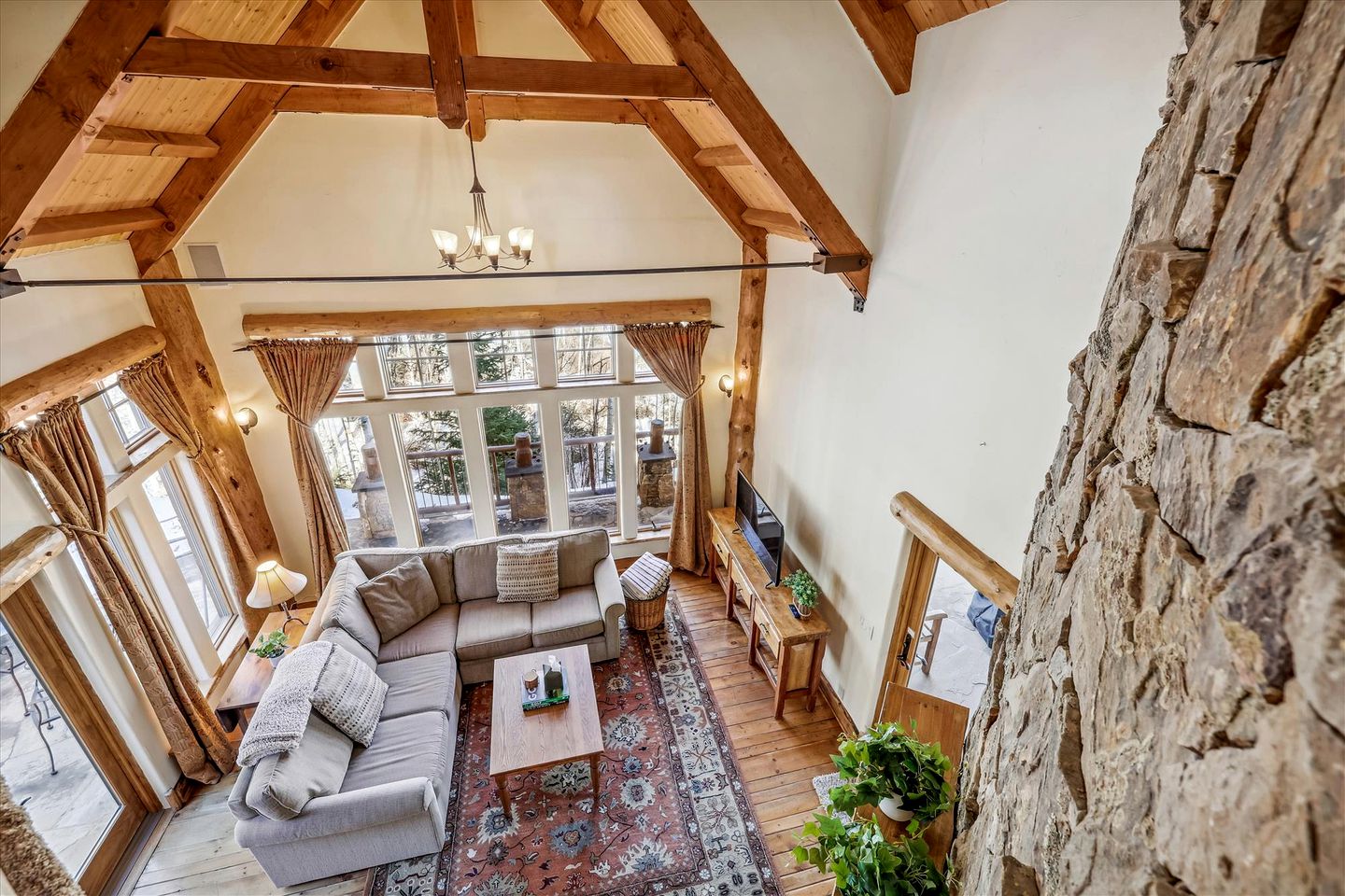 Exquisite Luxury Cabin with Stone Fireplace and Spectacular Views near Keystone and Breckenridge, Colorado