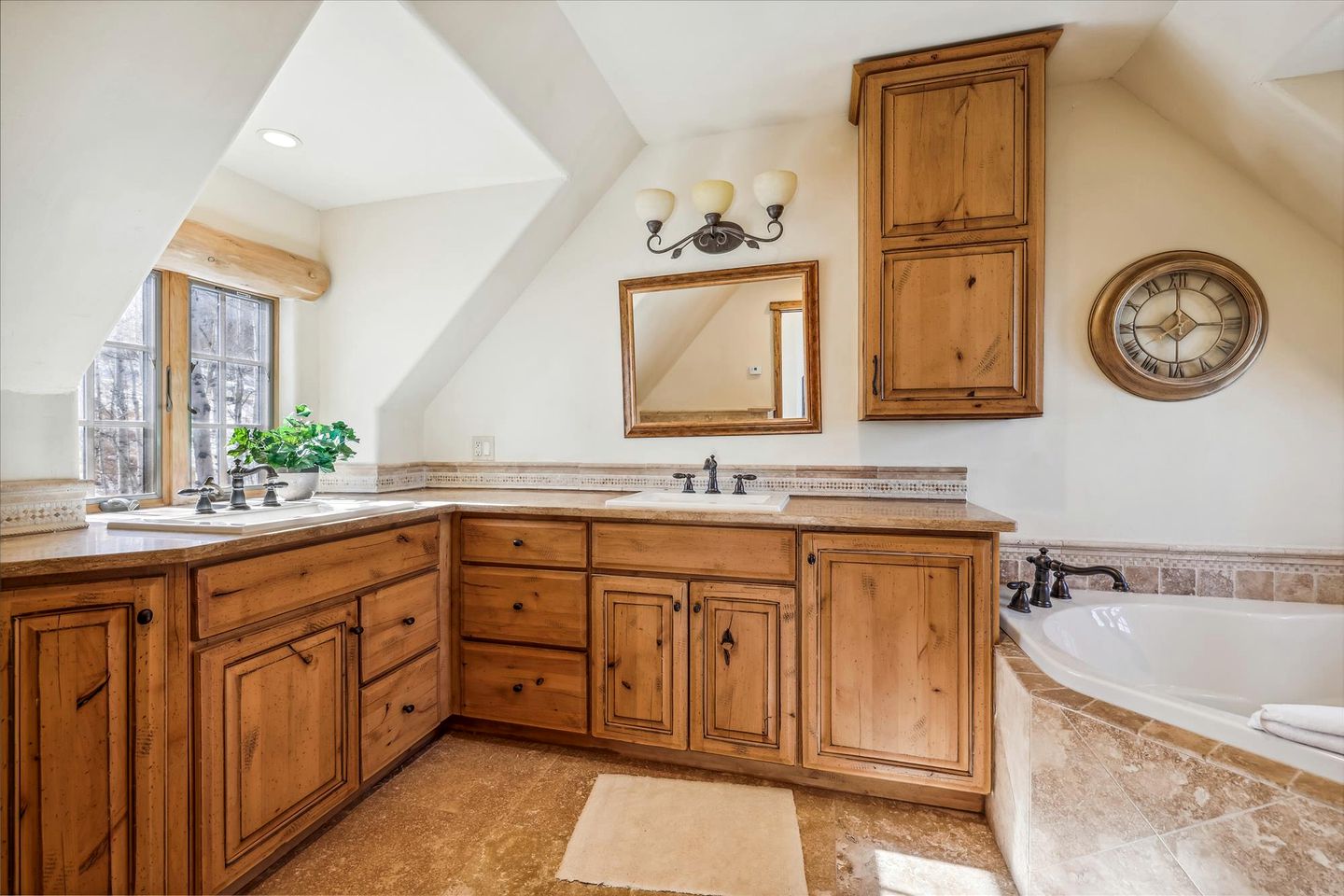 Exquisite Luxury Cabin with Stone Fireplace and Spectacular Views near Keystone and Breckenridge, Colorado