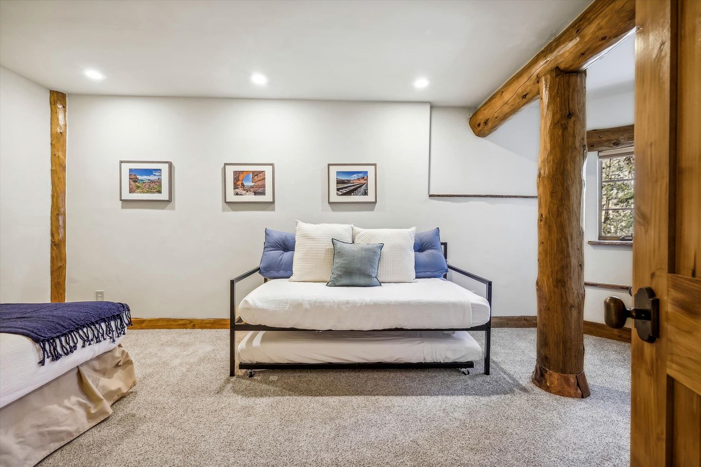 Exquisite Luxury Cabin with Stone Fireplace and Spectacular Views near Keystone and Breckenridge, Colorado