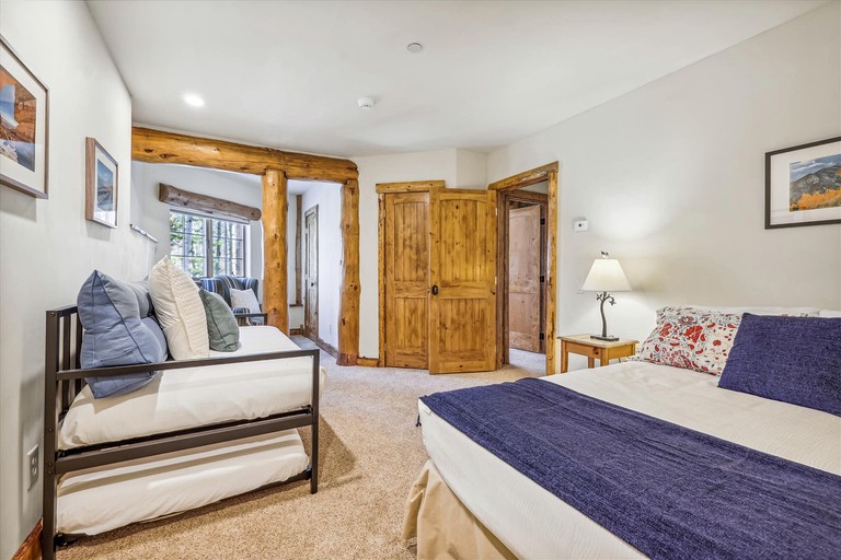 Cabins (United States of America, Silverthorne, Colorado)