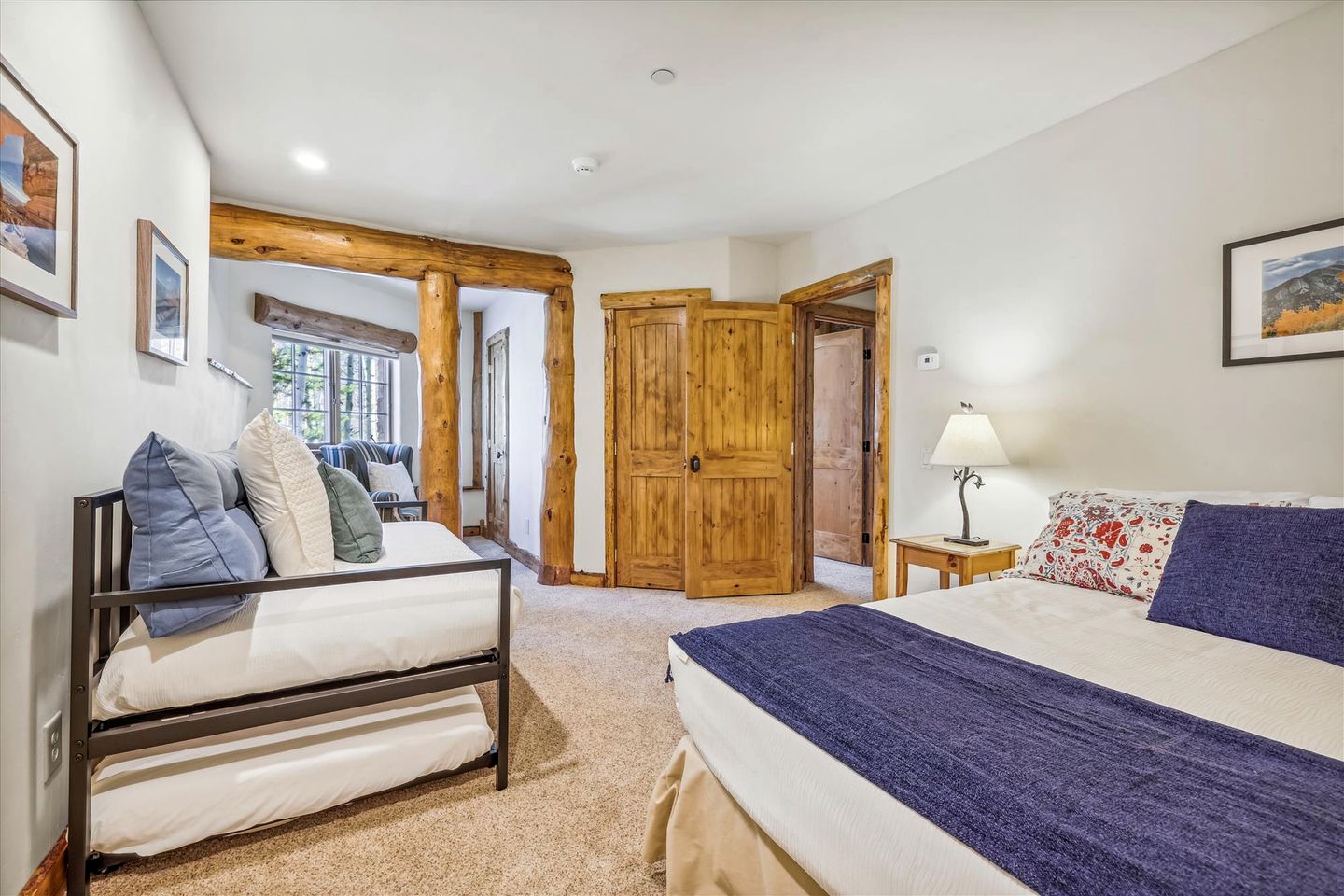 Exquisite Luxury Cabin with Stone Fireplace and Spectacular Views near Keystone and Breckenridge, Colorado