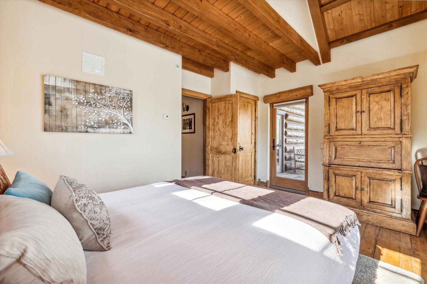 Exquisite Luxury Cabin with Stone Fireplace and Spectacular Views near Keystone and Breckenridge, Colorado