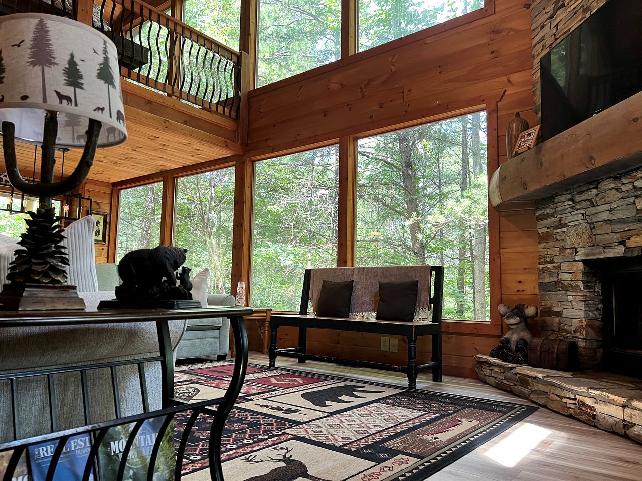 Beautiful Cabin Nestled in the Woods with Incredible Views for a Peaceful Escape in Sautee Nacooche, Georgia