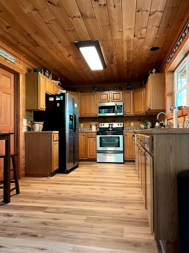 Beautiful Cabin Nestled in the Woods with Incredible Views for a Peaceful Escape in Sautee Nacooche, Georgia