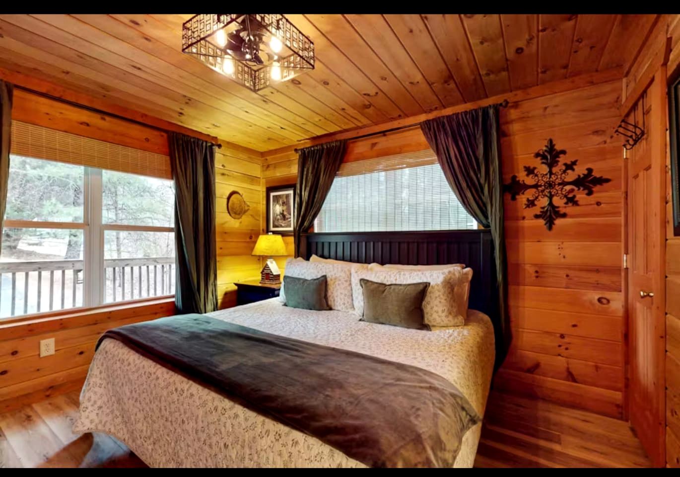 Beautiful Cabin Nestled in the Woods with Incredible Views for a Peaceful Escape in Sautee Nacooche, Georgia