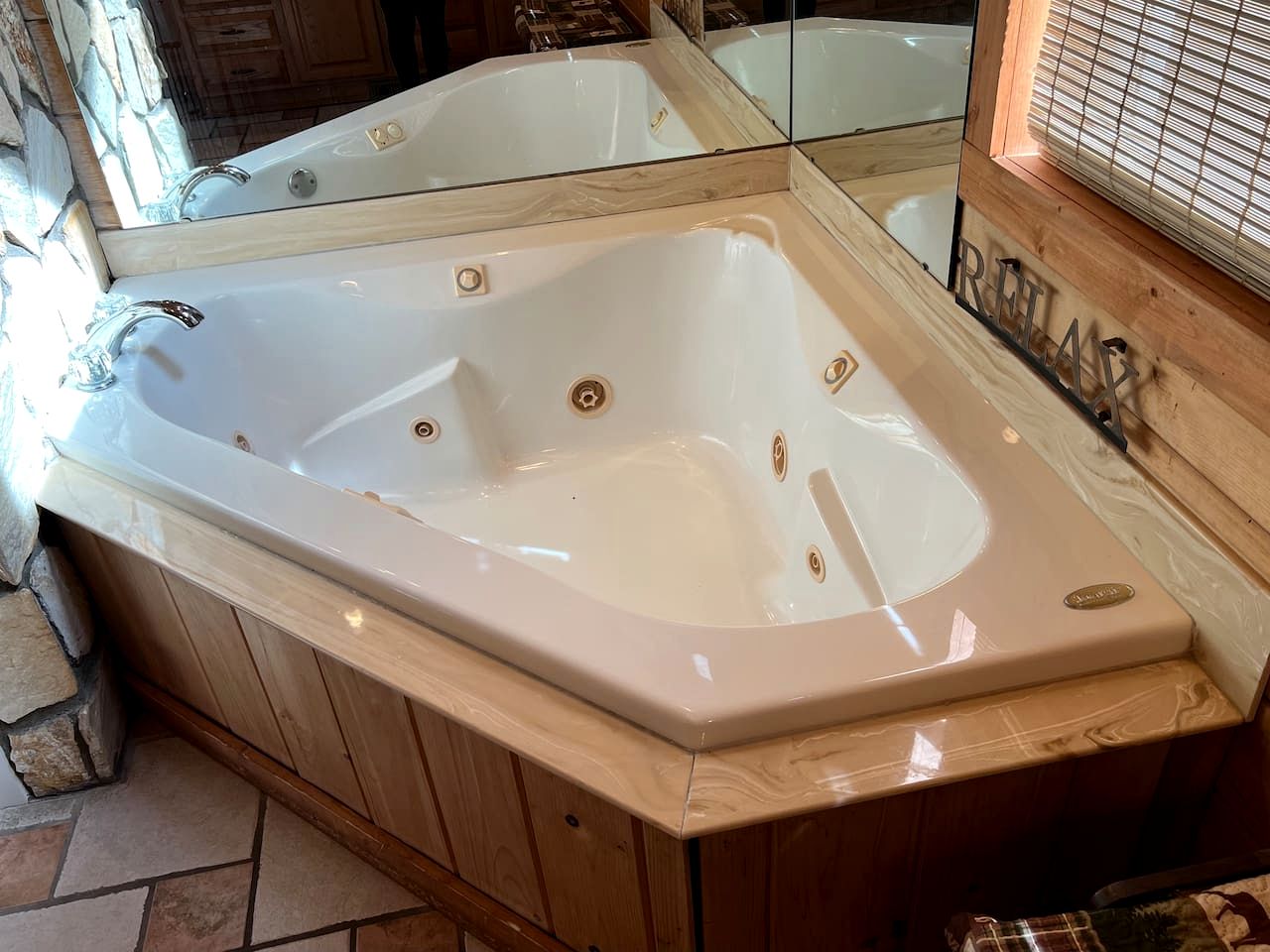 Beautiful Cabin Nestled in the Woods with Incredible Views for a Peaceful Escape in Sautee Nacooche, Georgia