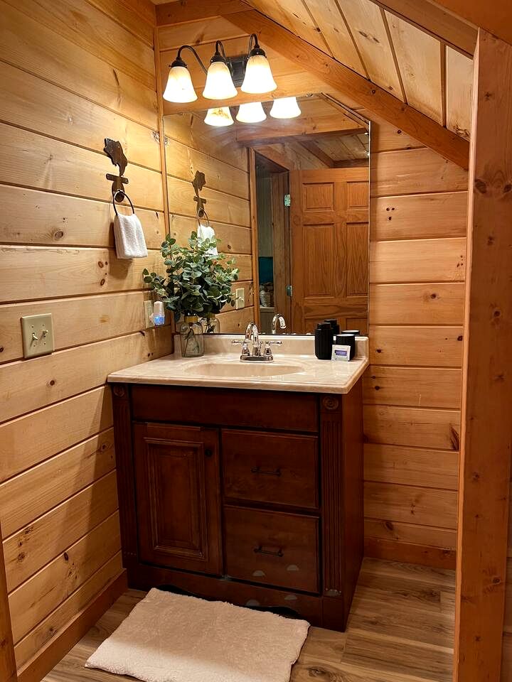 Beautiful Cabin Nestled in the Woods with Incredible Views for a Peaceful Escape in Sautee Nacooche, Georgia