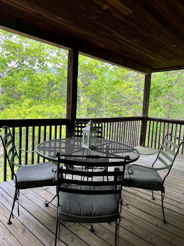 Beautiful Cabin Nestled in the Woods with Incredible Views for a Peaceful Escape in Sautee Nacooche, Georgia