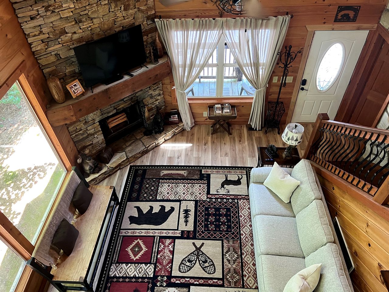 Beautiful Cabin Nestled in the Woods with Incredible Views for a Peaceful Escape in Sautee Nacooche, Georgia