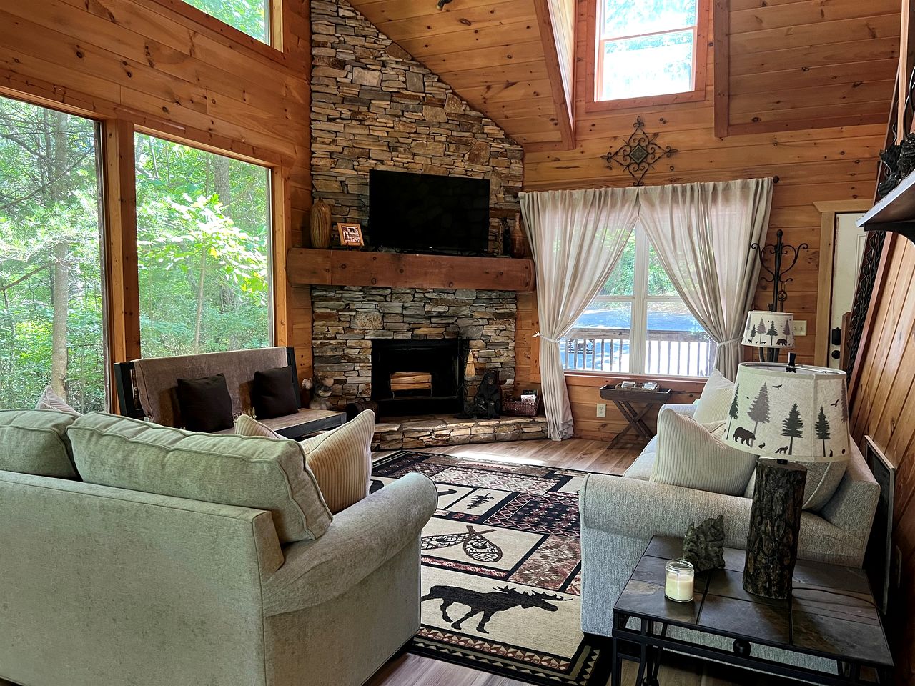 Beautiful Cabin Nestled in the Woods with Incredible Views for a Peaceful Escape in Sautee Nacooche, Georgia
