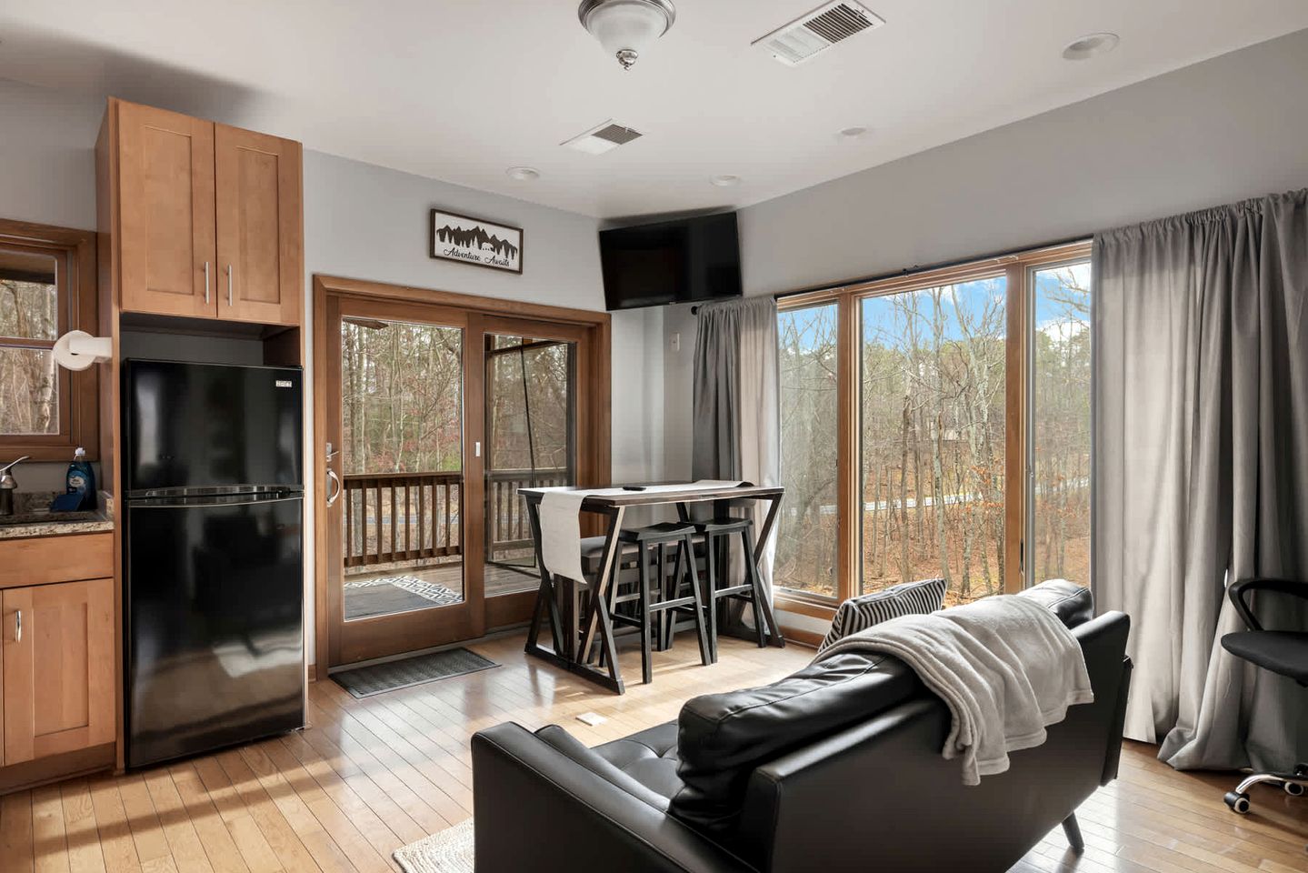 Fully Equipped Cabin for a Family Glamping Getaway in the Mountains of West Virginia, near Berkeley Springs