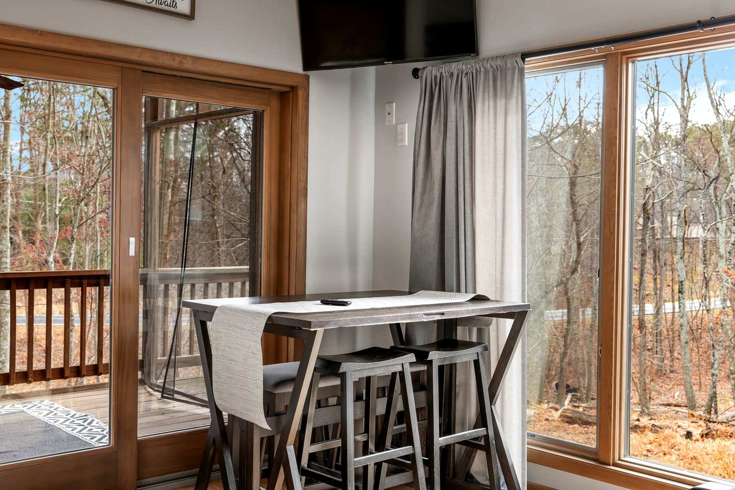 Fully Equipped Cabin for a Family Glamping Getaway in the Mountains of West Virginia, near Berkeley Springs