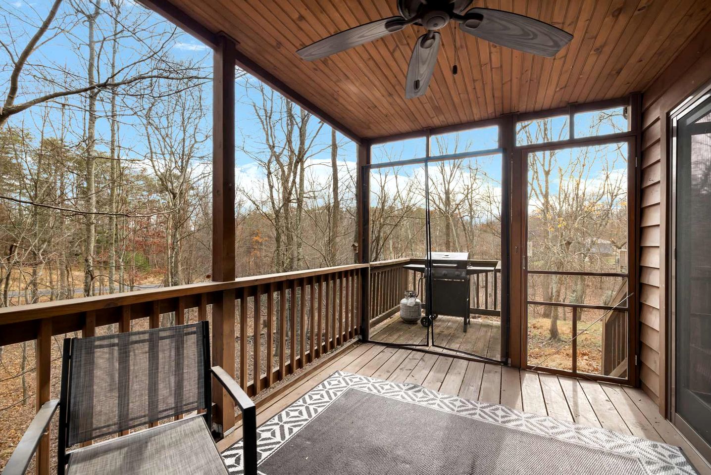 Fully Equipped Cabin for a Family Glamping Getaway in the Mountains of West Virginia, near Berkeley Springs