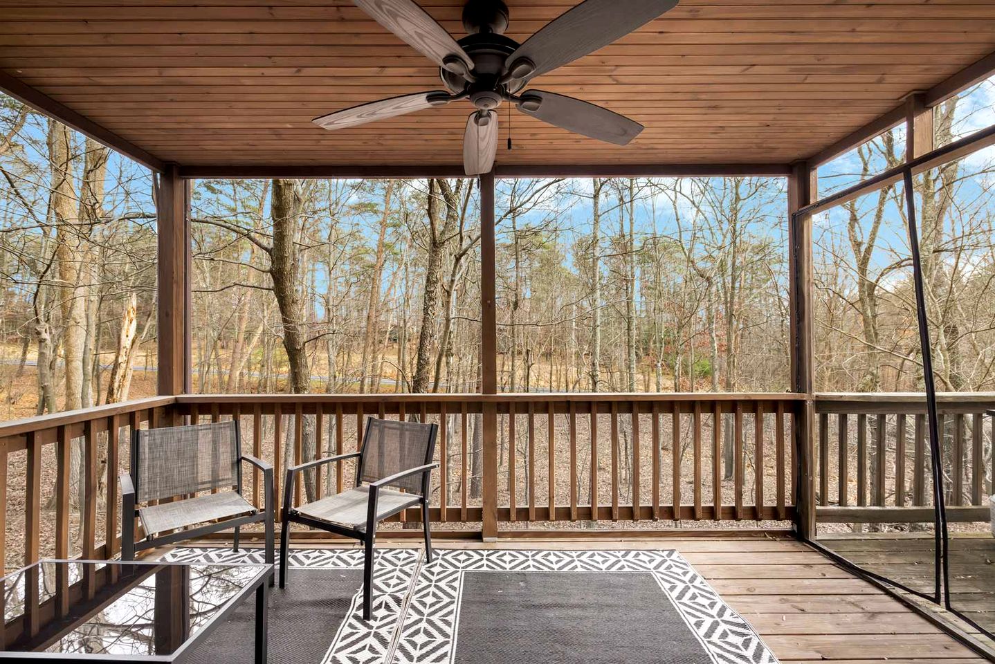 Fully Equipped Cabin for a Family Glamping Getaway in the Mountains of West Virginia, near Berkeley Springs