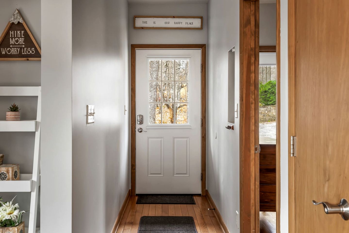 Fully Equipped Cabin for a Family Glamping Getaway in the Mountains of West Virginia, near Berkeley Springs