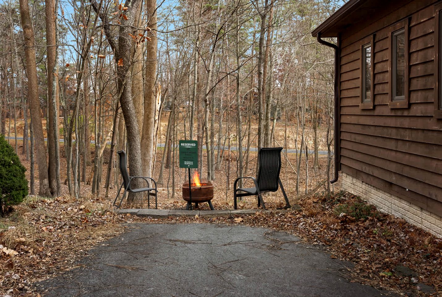 Fully Equipped Cabin for a Family Glamping Getaway in the Mountains of West Virginia, near Berkeley Springs