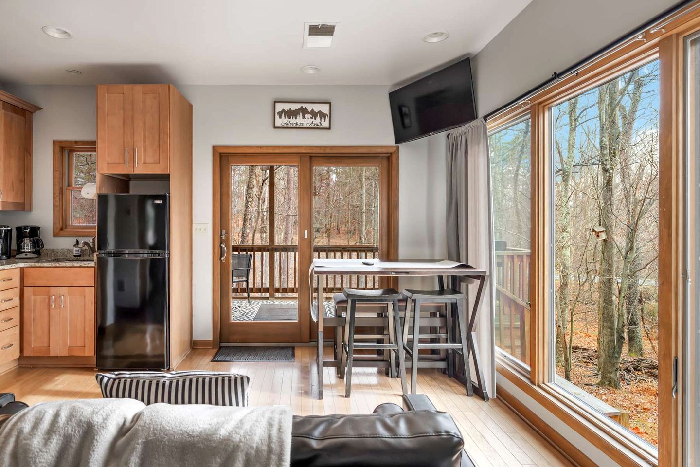 Fully Equipped Cabin for a Family Glamping Getaway in the Mountains of West Virginia, near Berkeley Springs