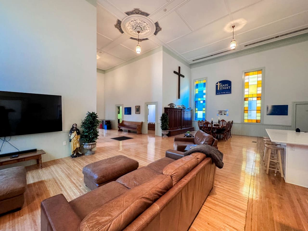 Enjoy this Unique Two Vacation Rentals Ideal for Groups in New Hampshire