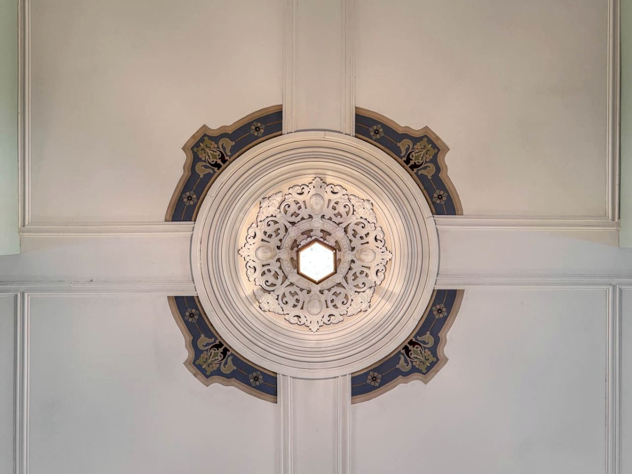 Enjoy this Unique Two Vacation Rentals Ideal for Groups in New Hampshire