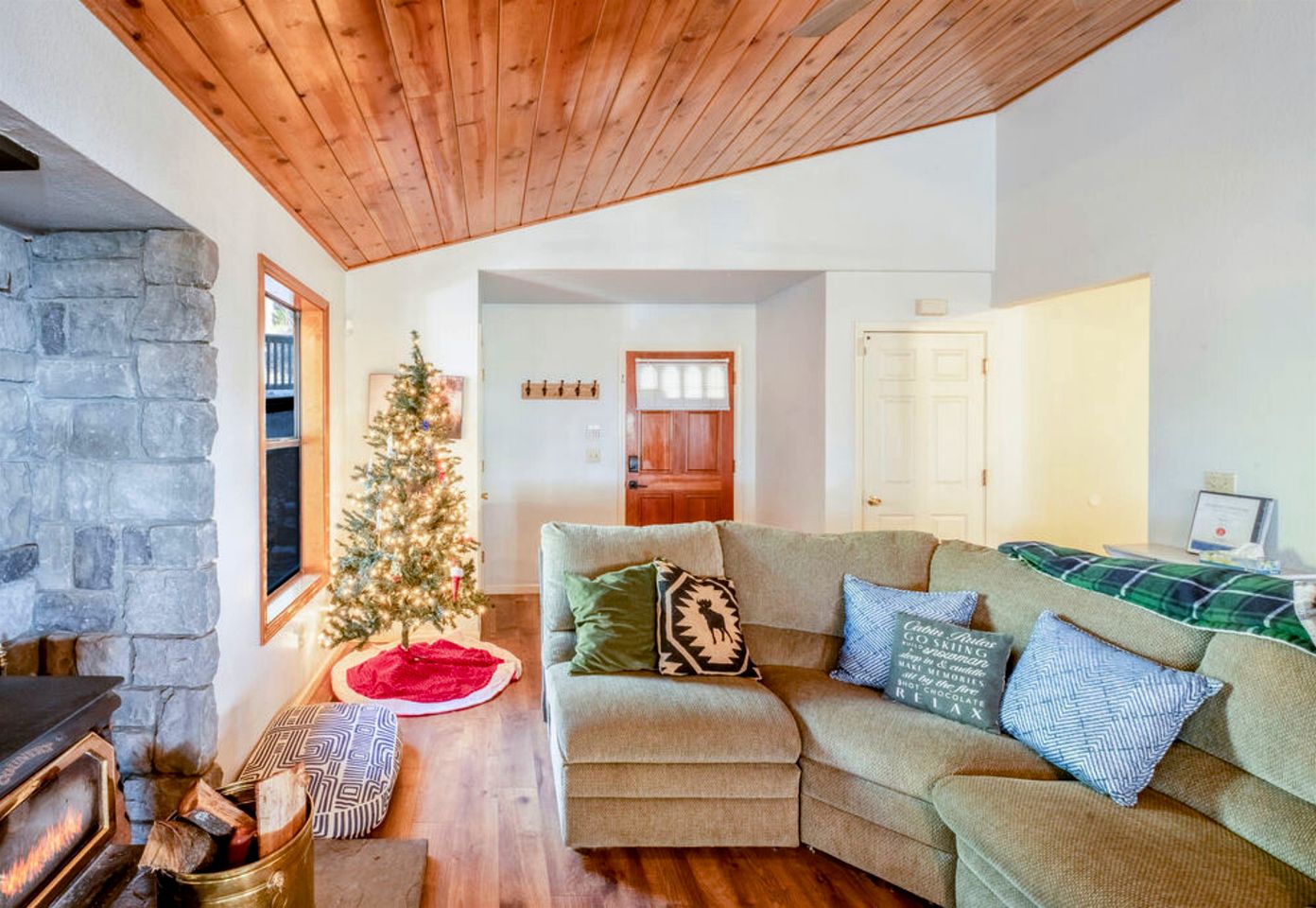 Enjoyable Cabin with Fireplace and Foosball in Twain Harte, California