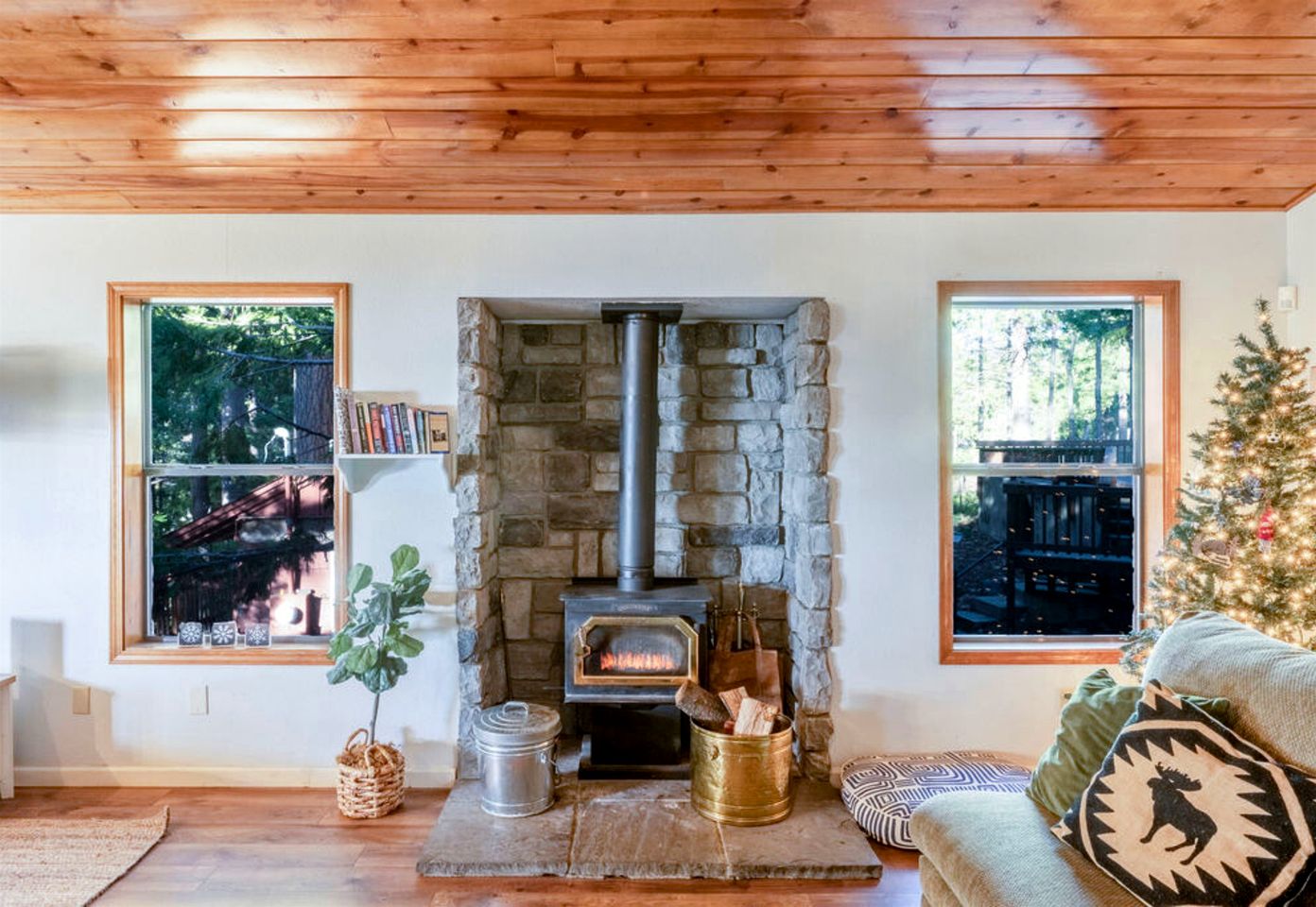 Enjoyable Cabin with Fireplace and Foosball in Twain Harte, California