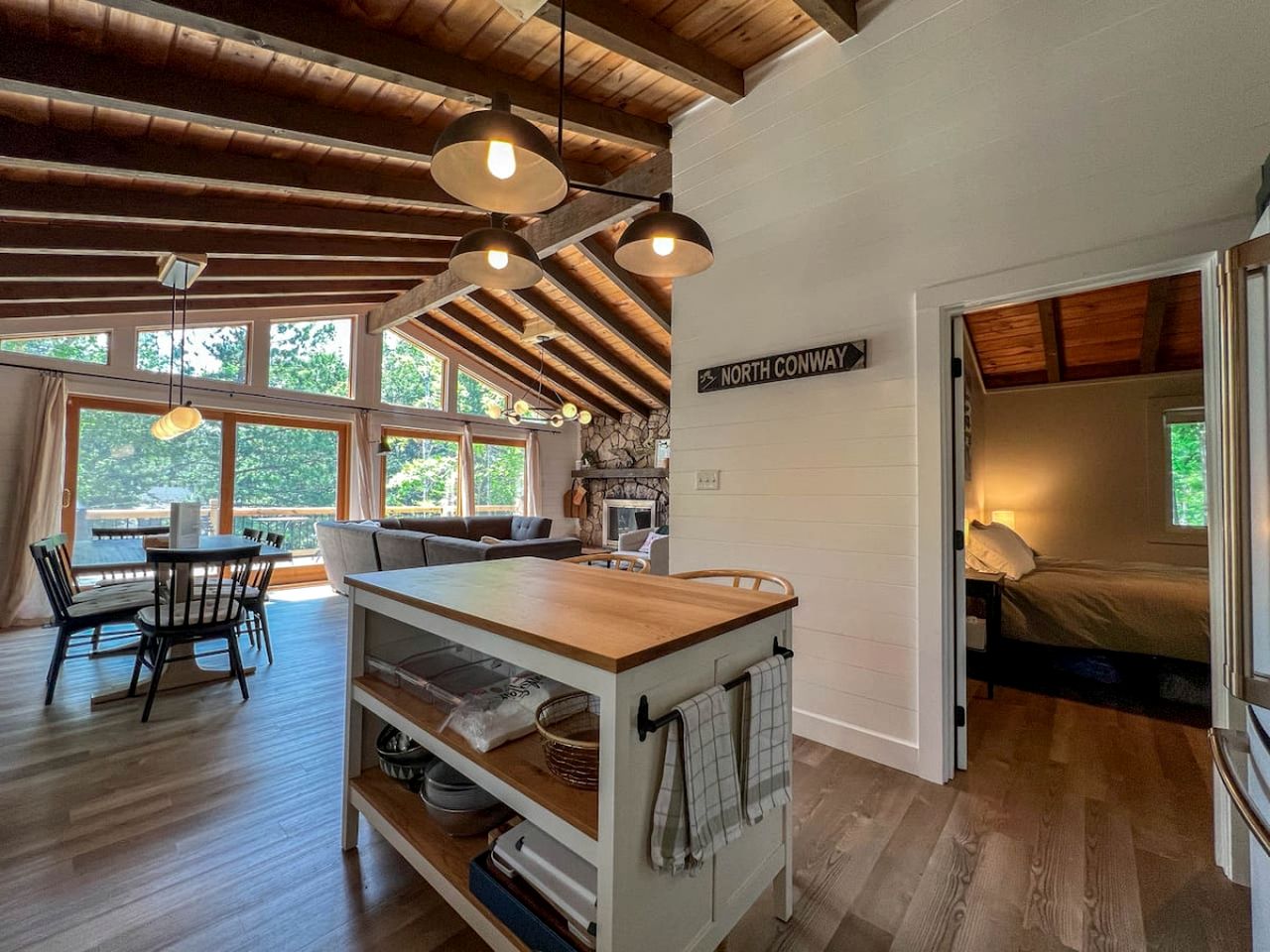 Enjoyable Cabin Nestled Amidst Trees and Barbecue Provided in North Conway, New Hampshire