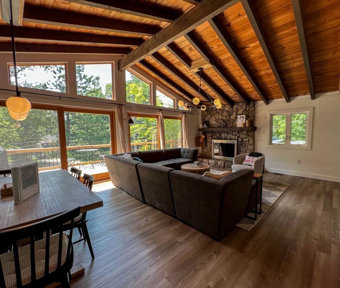 Enjoyable Cabin Nestled Amidst Trees and Barbecue Provided in North Conway, New Hampshire