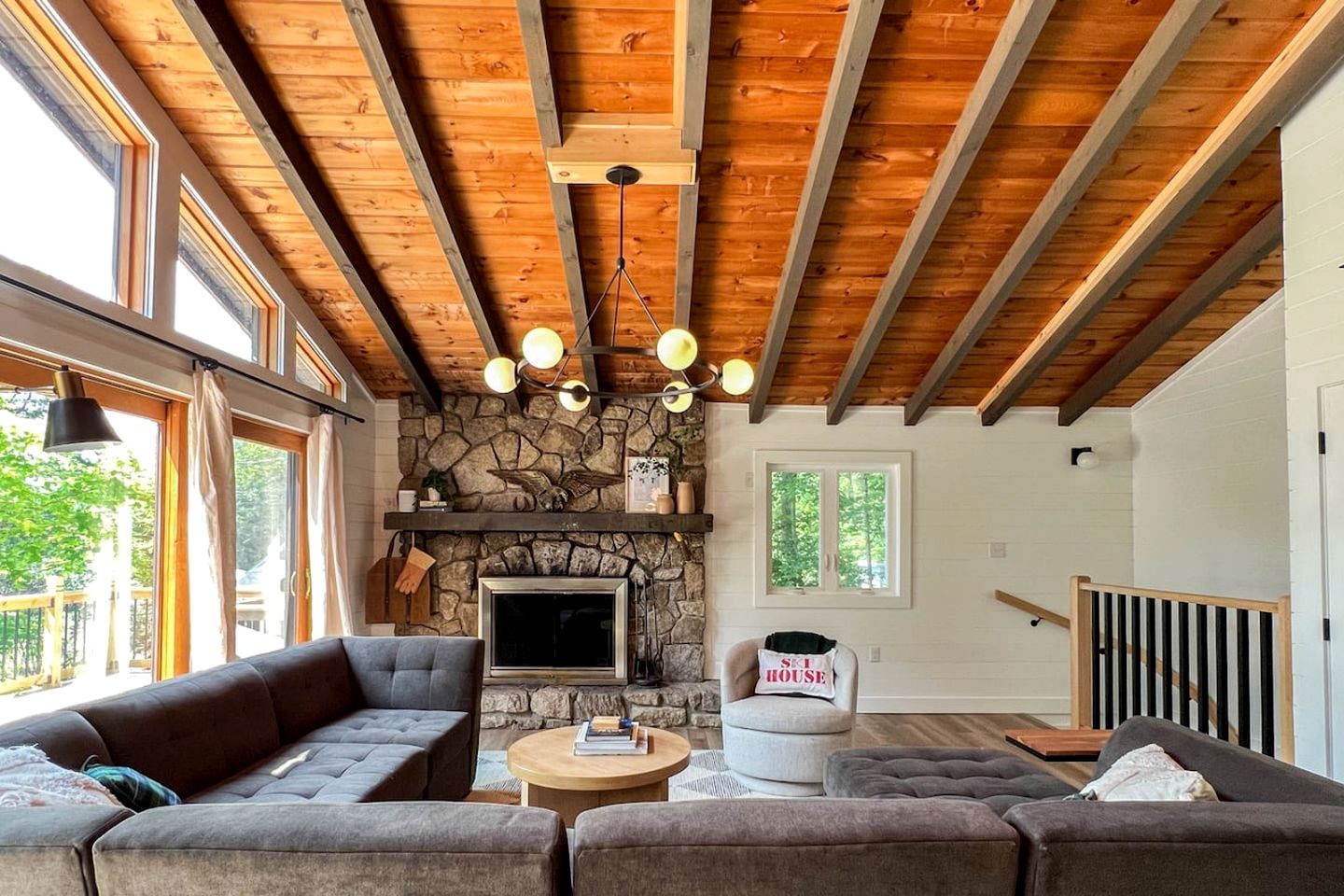 Enjoyable Cabin Nestled Amidst Trees and Barbecue Provided in North Conway, New Hampshire