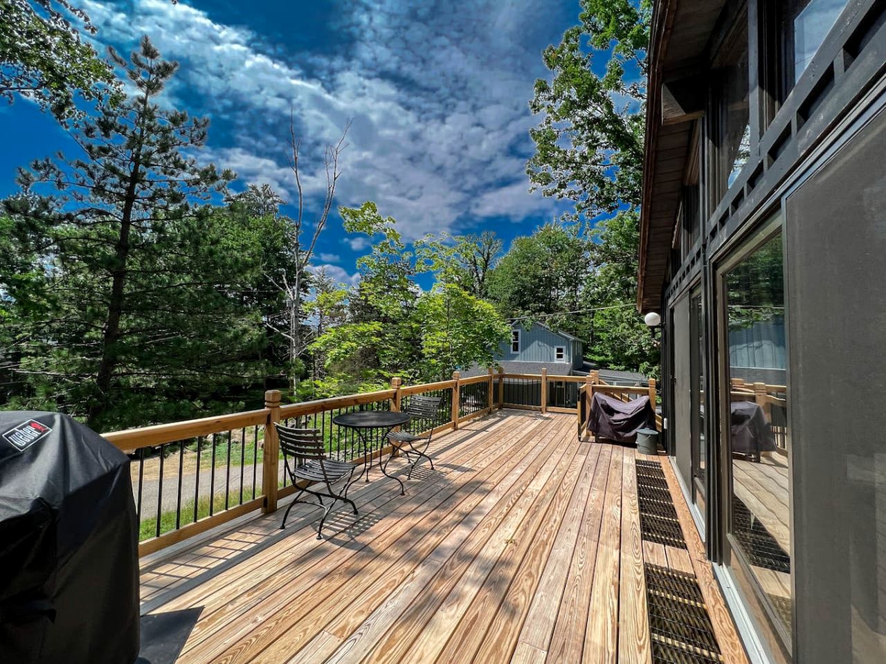 Enjoyable Cabin Nestled Amidst Trees and Barbecue Provided in North Conway, New Hampshire