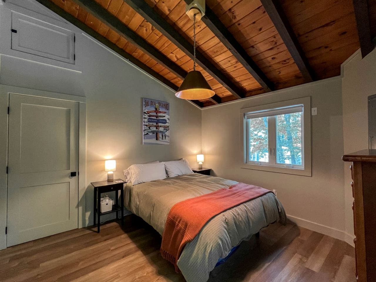 Enjoyable Cabin Nestled Amidst Trees and Barbecue Provided in North Conway, New Hampshire
