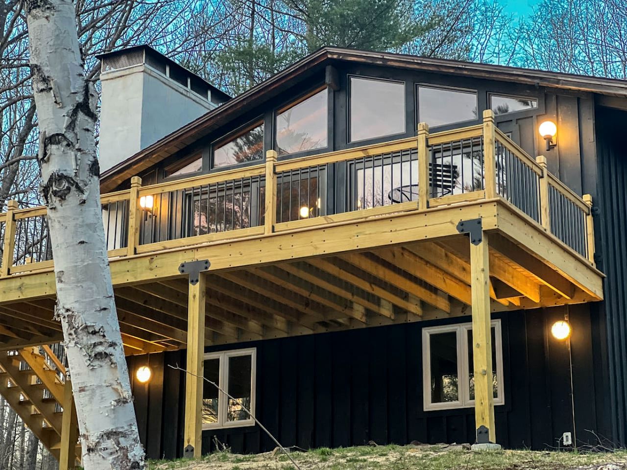 Enjoyable Cabin Nestled Amidst Trees and Barbecue Provided in North Conway, New Hampshire
