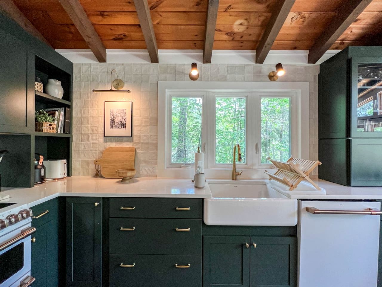 Enjoyable Cabin Nestled Amidst Trees and Barbecue Provided in North Conway, New Hampshire