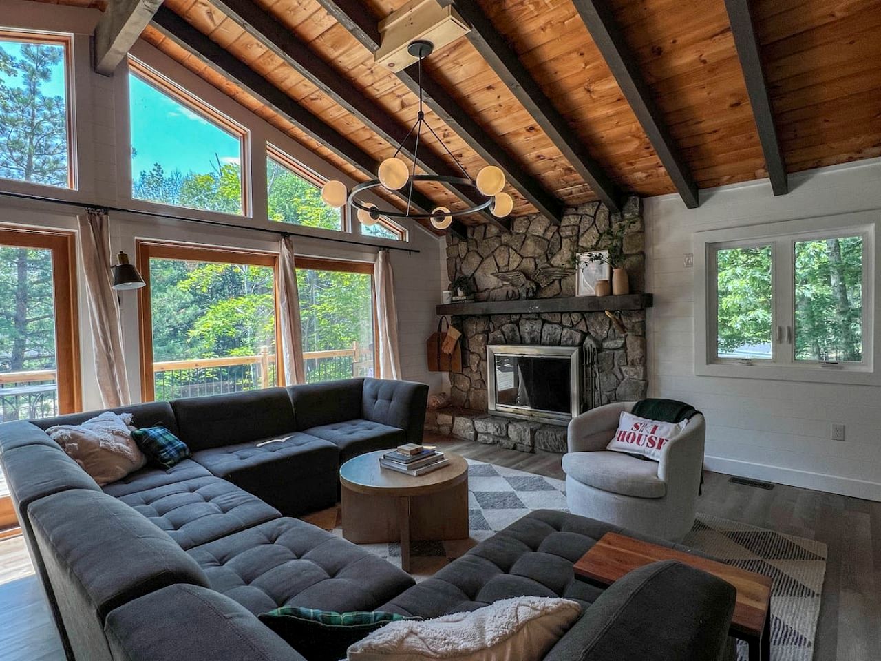 Enjoyable Cabin Nestled Amidst Trees and Barbecue Provided in North Conway, New Hampshire