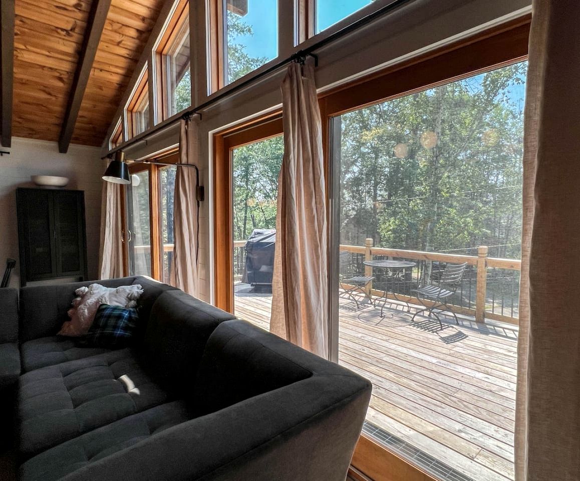 Enjoyable Cabin Nestled Amidst Trees and Barbecue Provided in North Conway, New Hampshire
