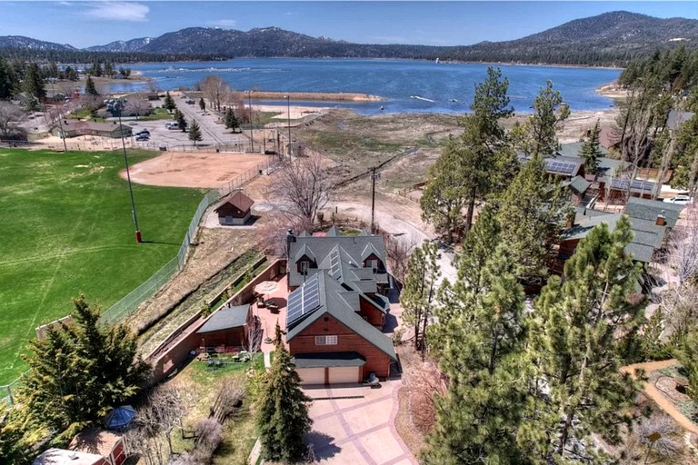 Cabins (United States of America, Big Bear Lake, California)