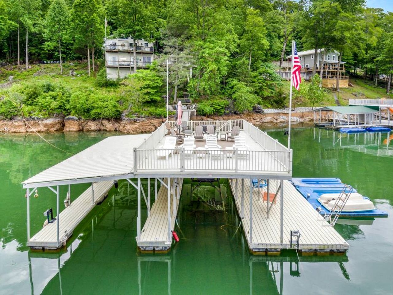 Enormous Cabin Fully Loaded Dock for Water Sports in Tennessee