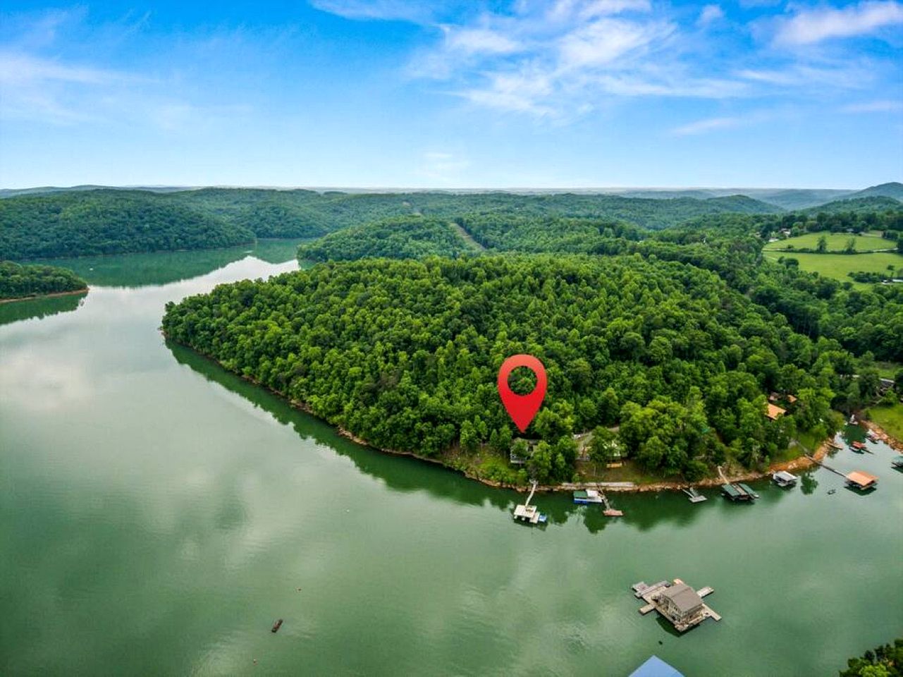 Enormous Cabin Fully Loaded Dock for Water Sports in Tennessee