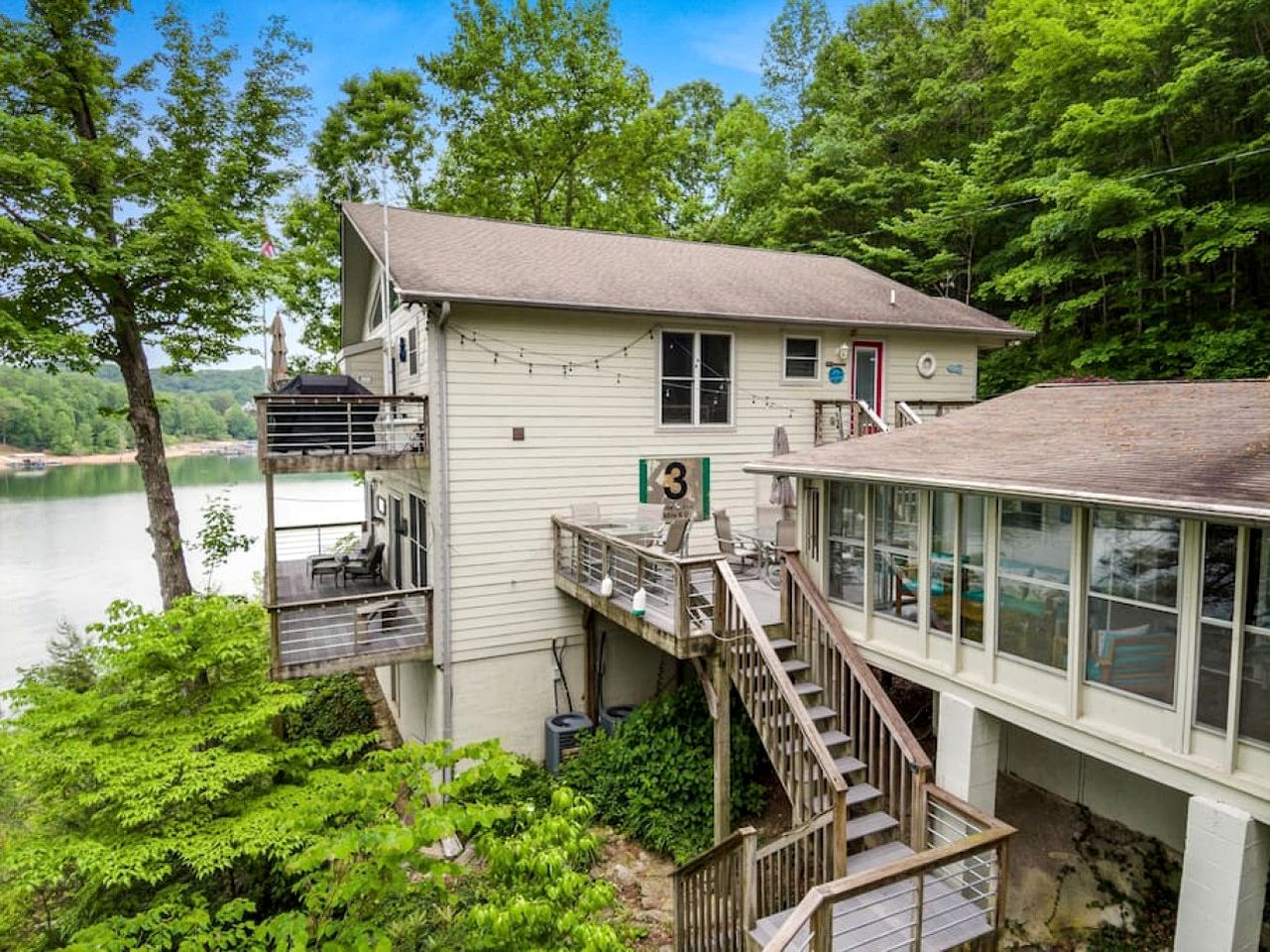 Enormous Cabin Fully Loaded Dock for Water Sports in Tennessee