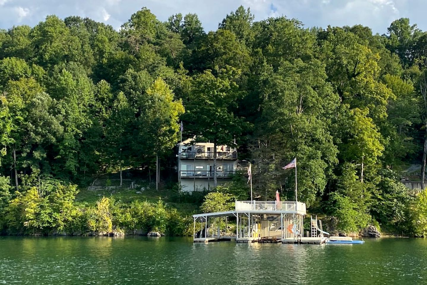 Enormous Cabin Fully Loaded Dock for Water Sports in Tennessee