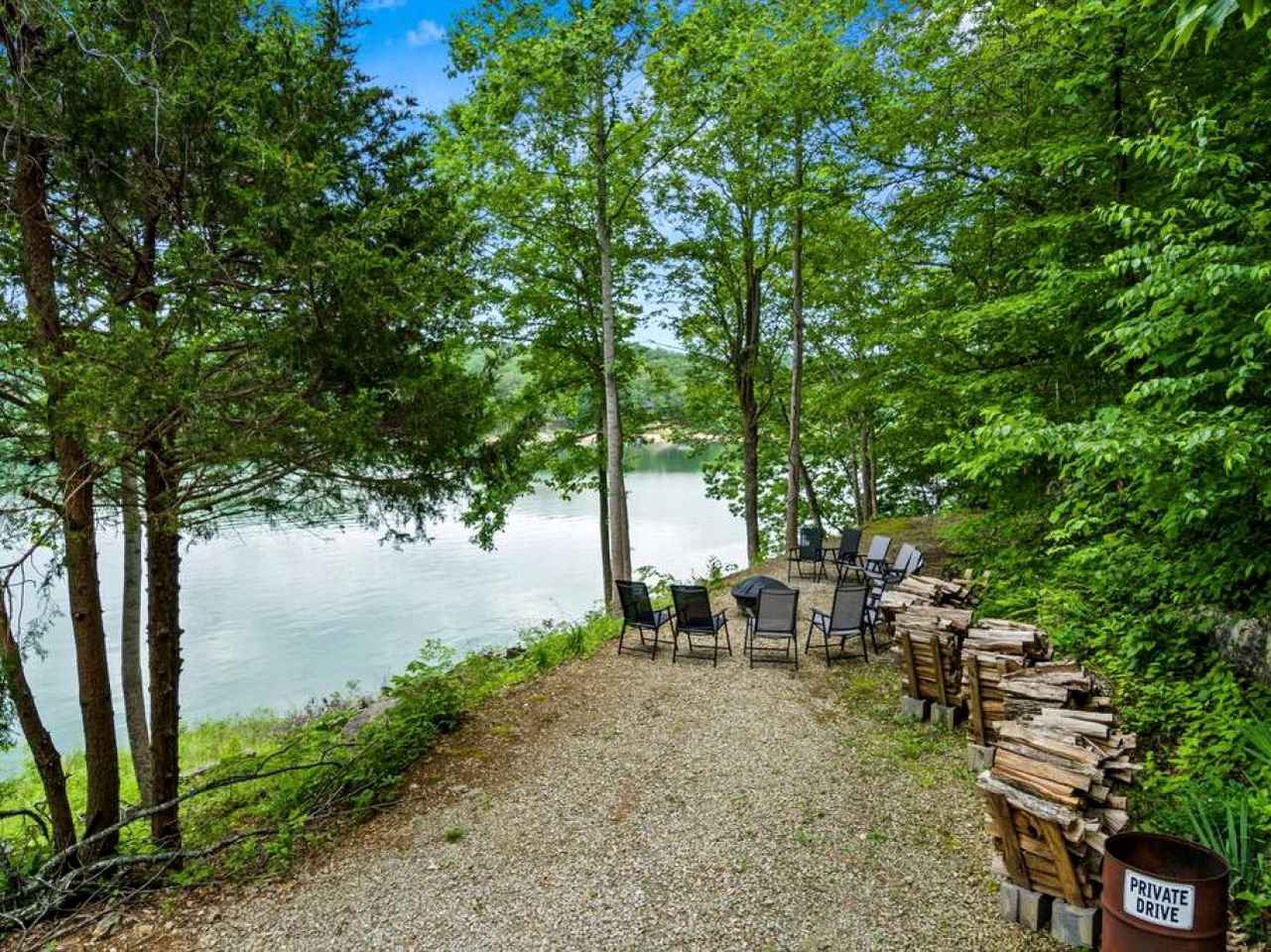 Enormous Cabin Fully Loaded Dock for Water Sports in Tennessee