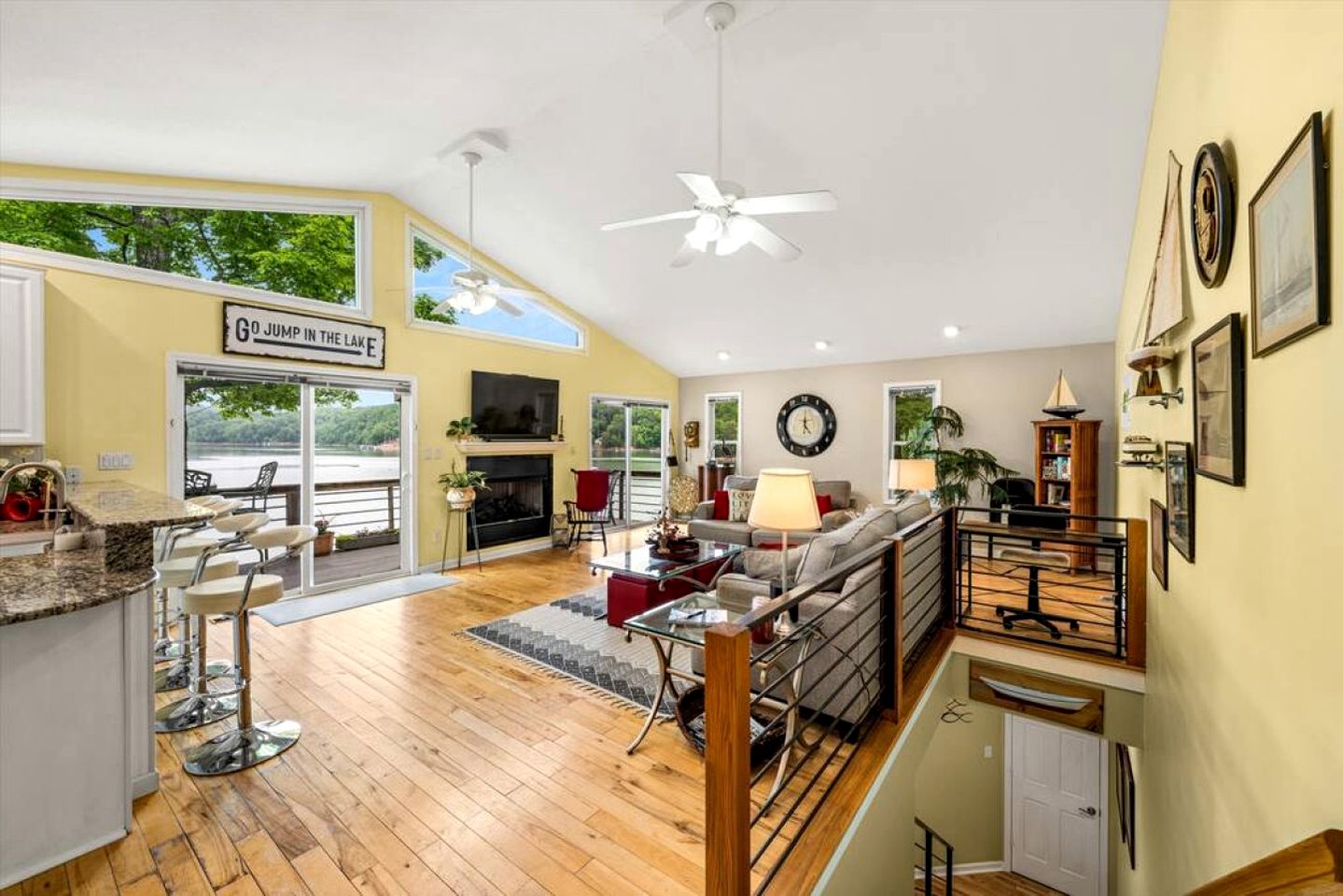 Enormous Cabin Fully Loaded Dock for Water Sports in Tennessee