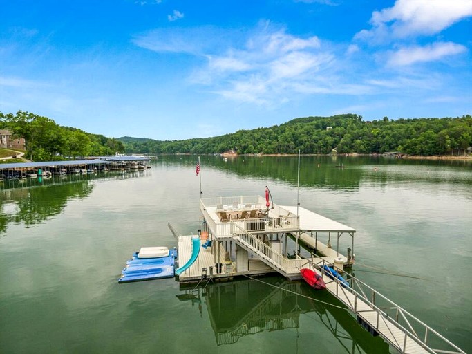 Cabins (United States of America, Rocky Top, Tennessee)