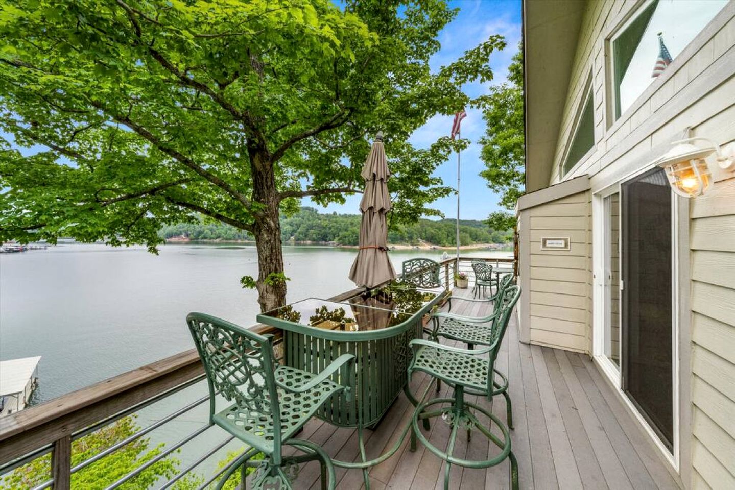 Enormous Cabin Fully Loaded Dock for Water Sports in Tennessee